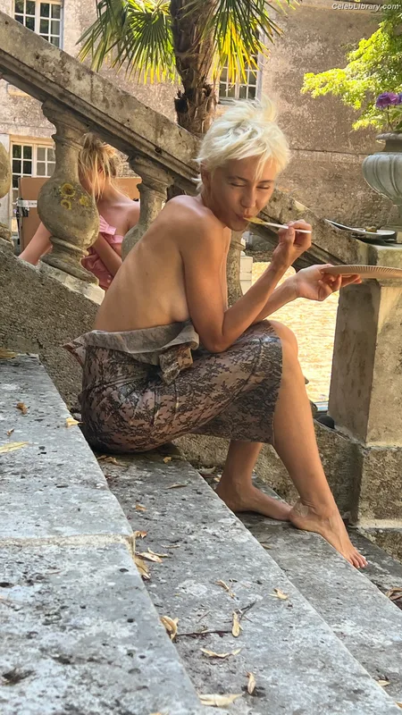 Iris Law photo 5 of 403
