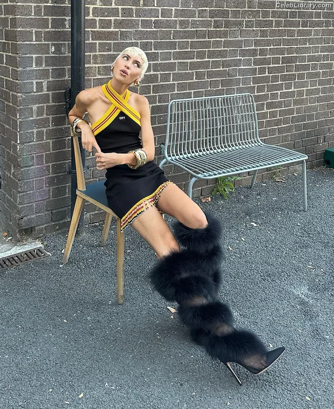 Iris Law photo 6 of 403