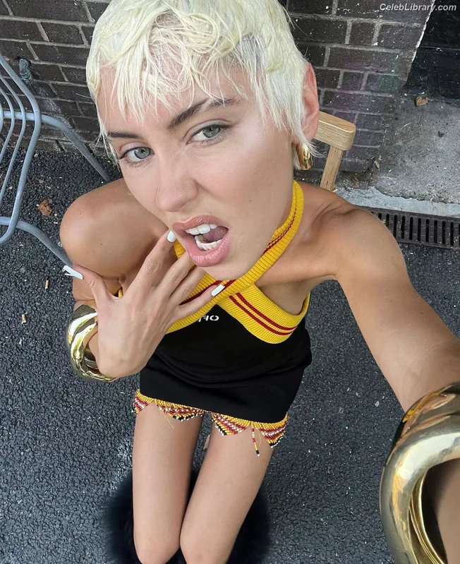 Iris Law photo 9 of 403