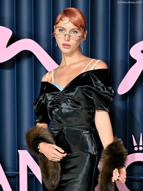 Iris Law photo 10 of 403