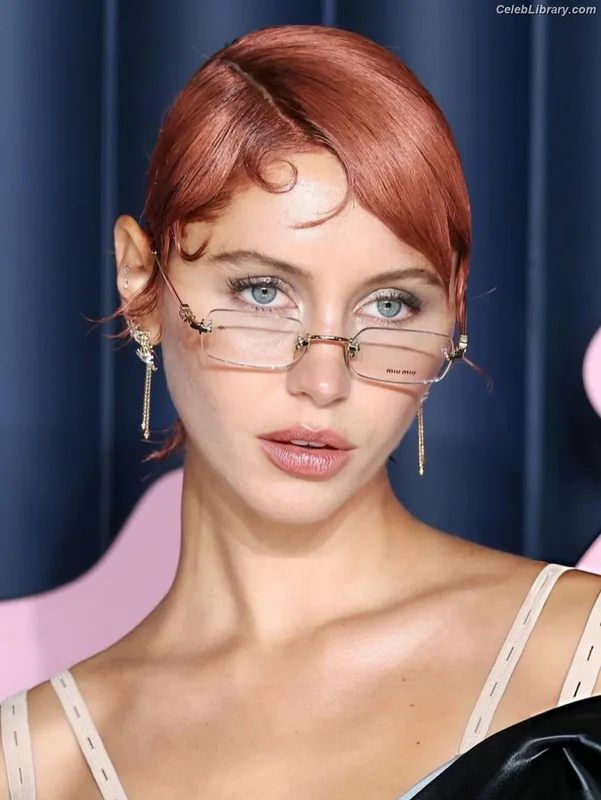 Iris Law photo 11 of 403