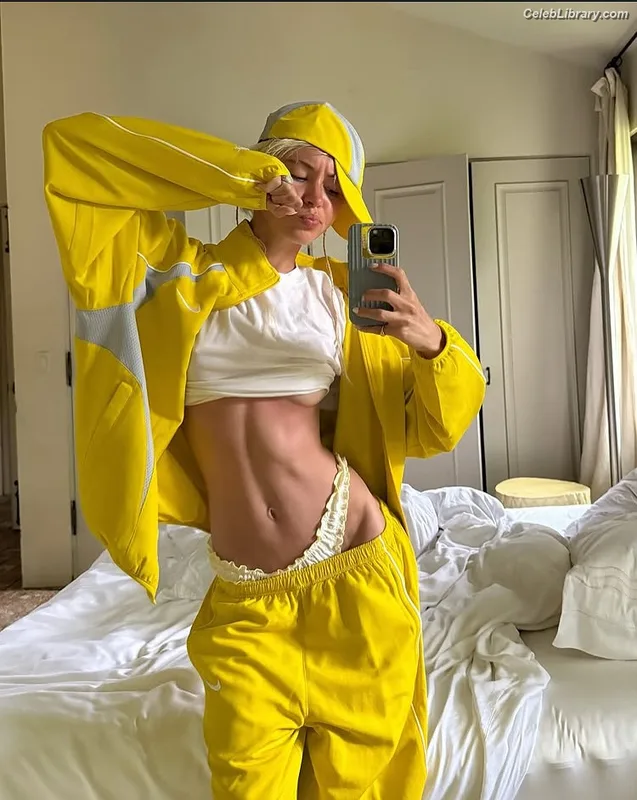 Iris Law photo 20 of 403