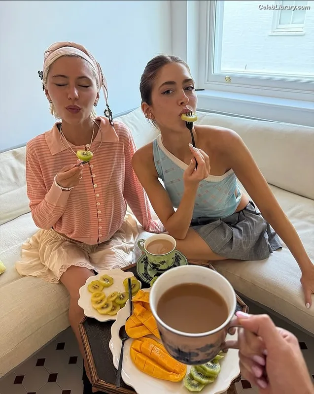 Iris Law photo 22 of 403
