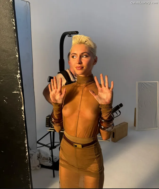 Iris Law photo 3 of 403