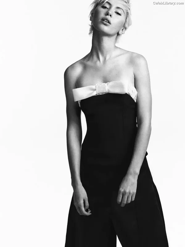 Iris Law photo 7 of 403