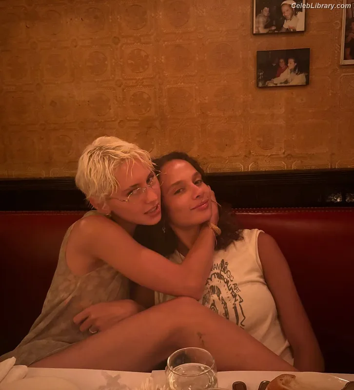 Iris Law photo 2 of 403