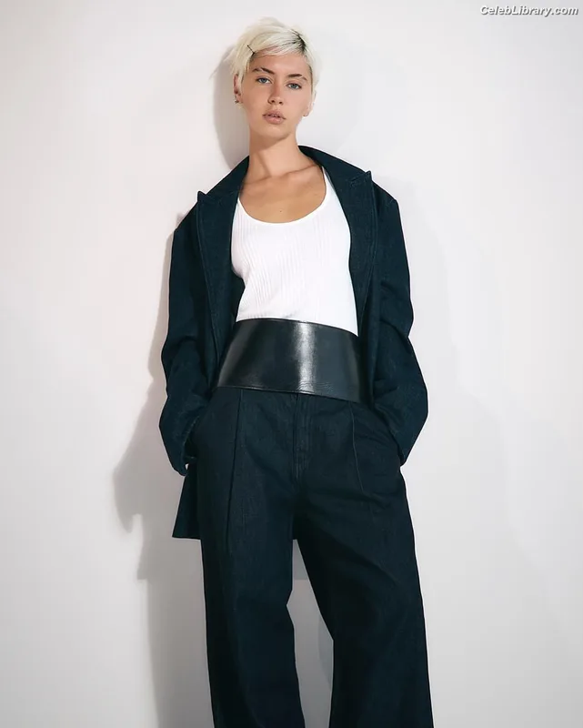 Iris Law photo 3 of 403