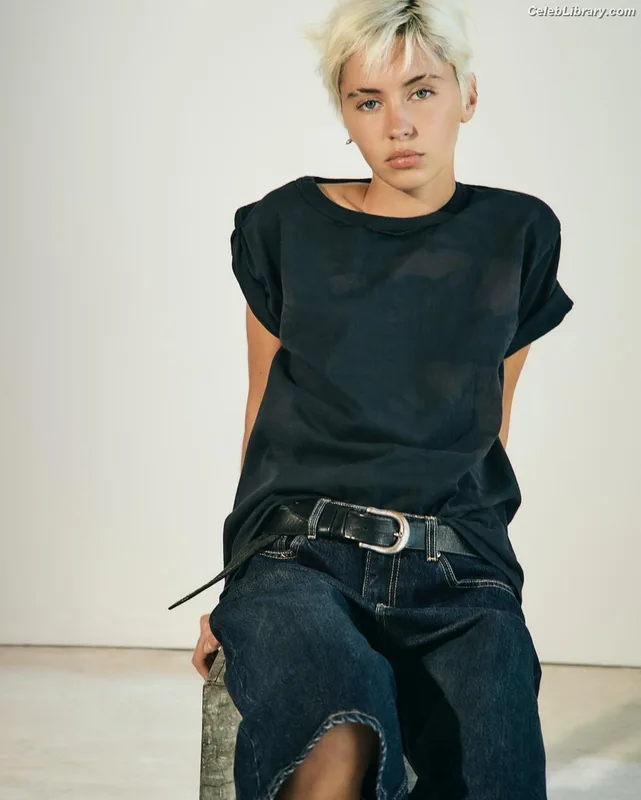 Iris Law photo 4 of 403