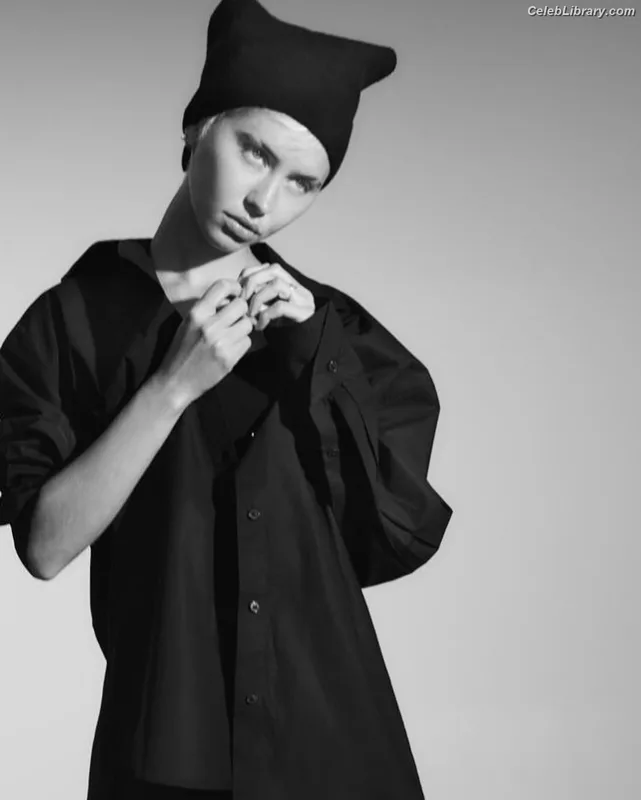 Iris Law photo 9 of 403