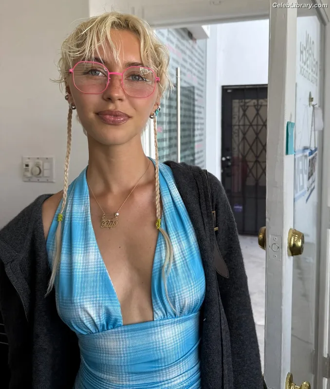 Iris Law photo 8 of 403