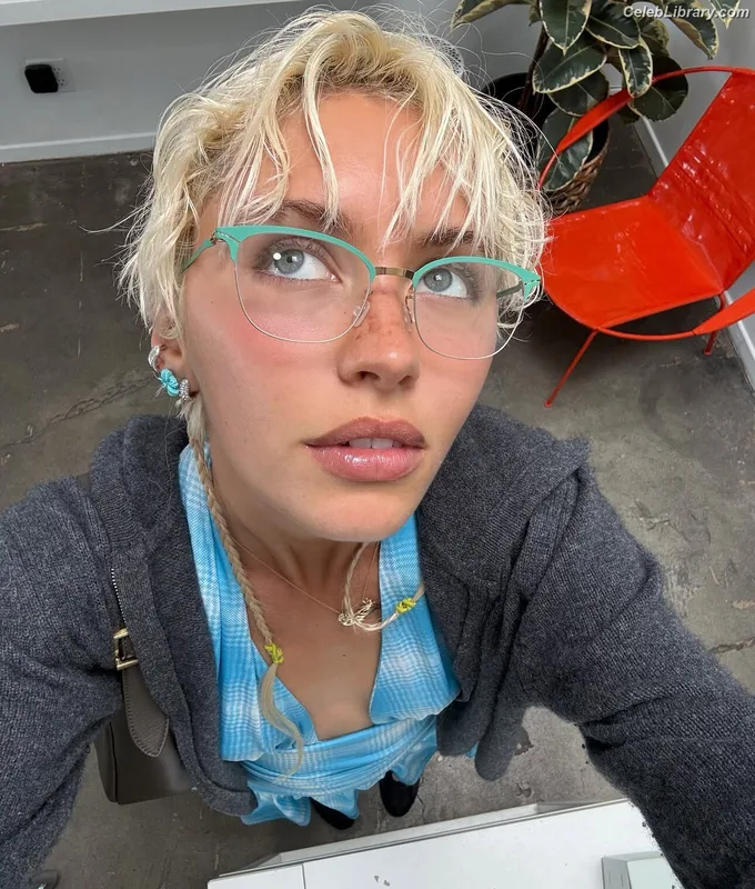 Iris Law photo 10 of 403