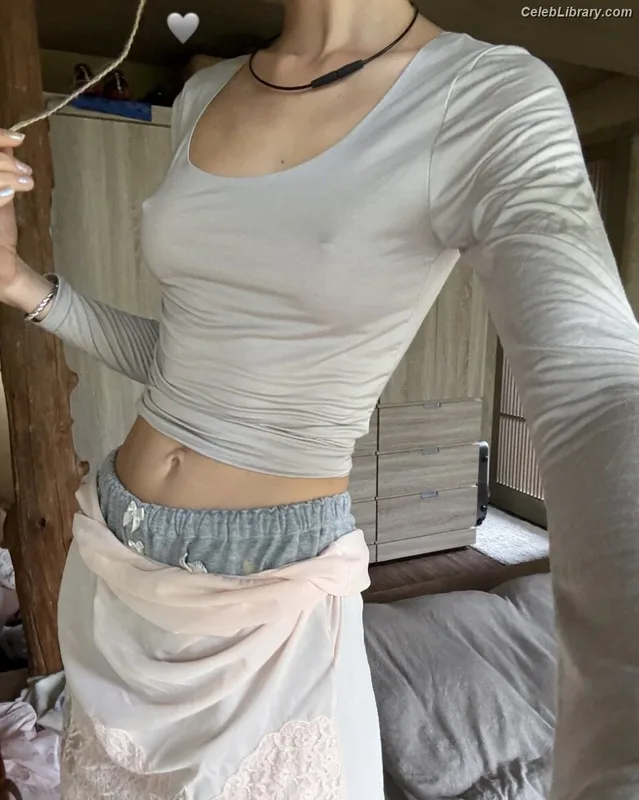 Iris Law photo 17 of 403