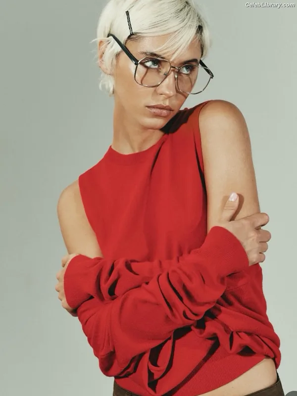 Iris Law photo 22 of 403