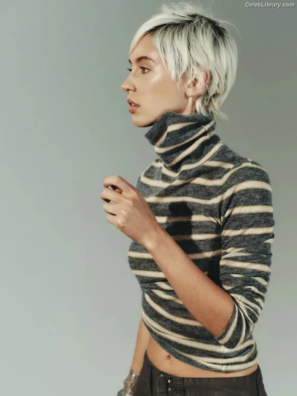 Iris Law photo 3 of 403