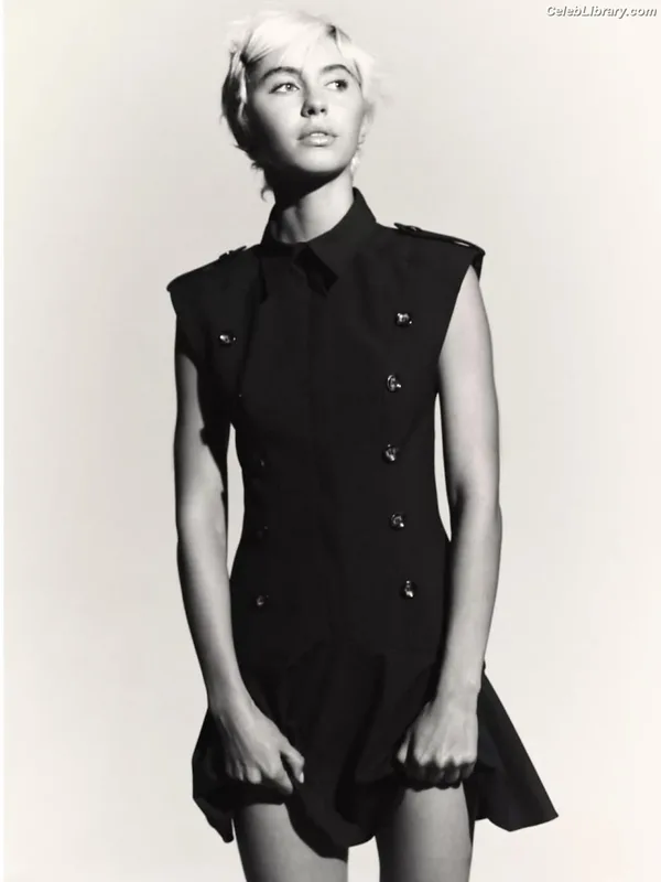 Iris Law photo 7 of 403