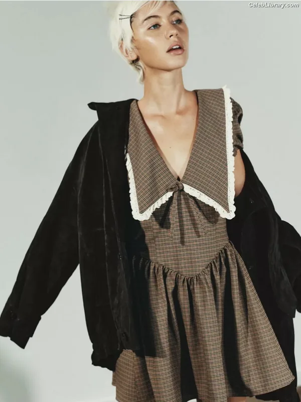 Iris Law photo 9 of 403