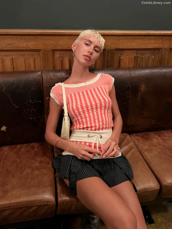 Iris Law photo 7 of 403