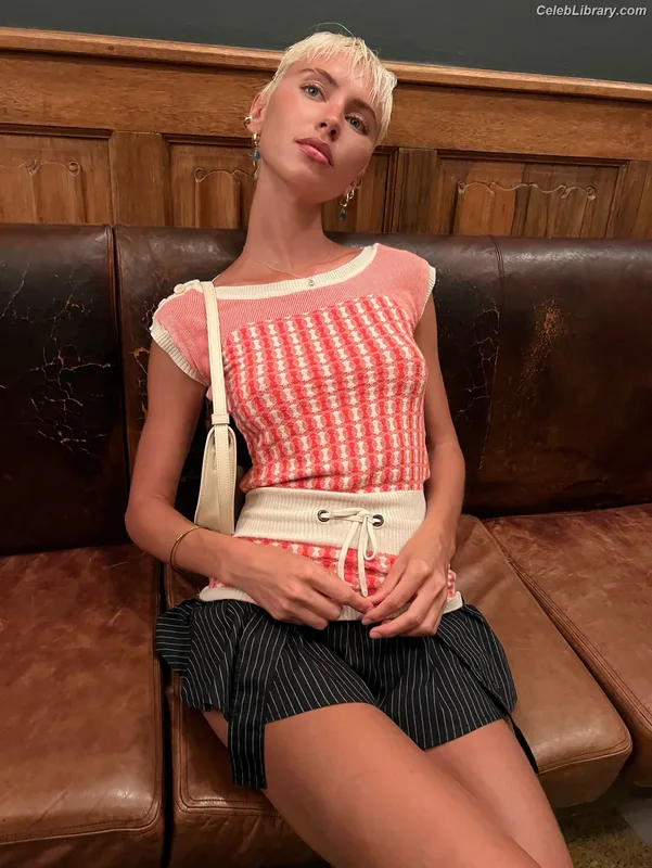 Iris Law photo 8 of 403
