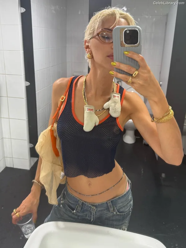 Iris Law photo 10 of 403