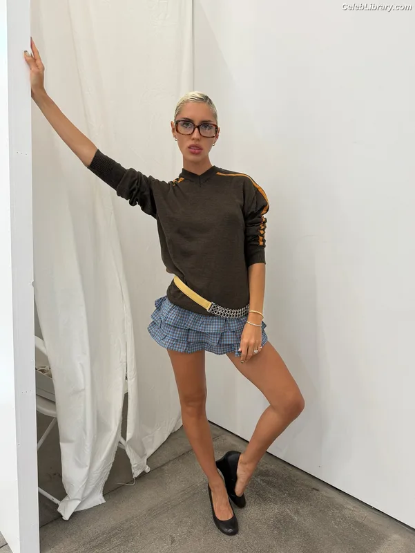Iris Law photo 19 of 403