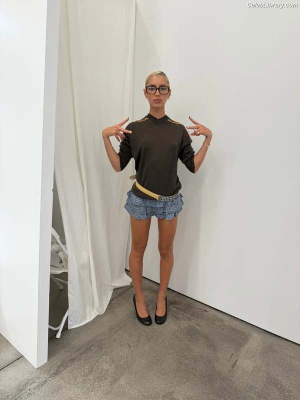 Iris Law photo 20 of 403