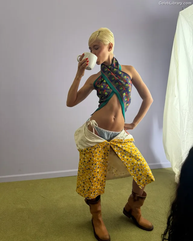Iris Law photo 10 of 403