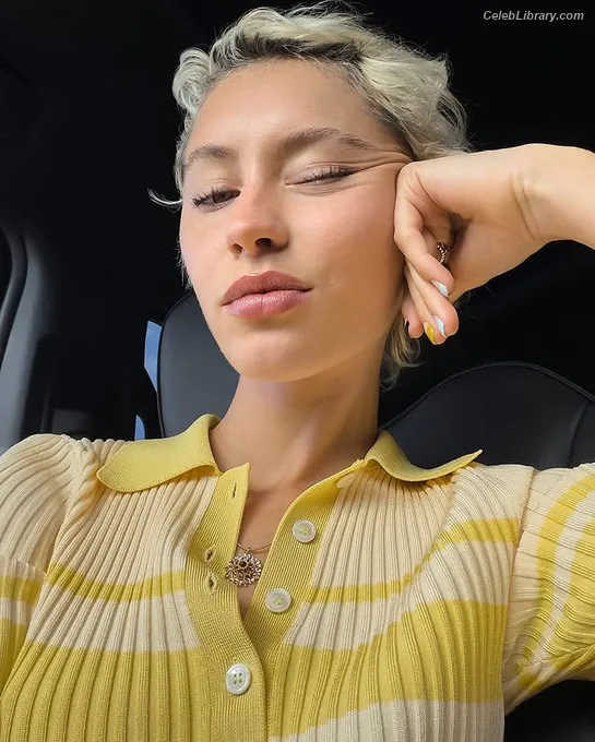 Iris Law photo 16 of 403