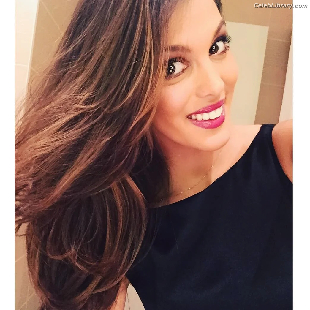 Iris Mittenaere photo 13 of 294
