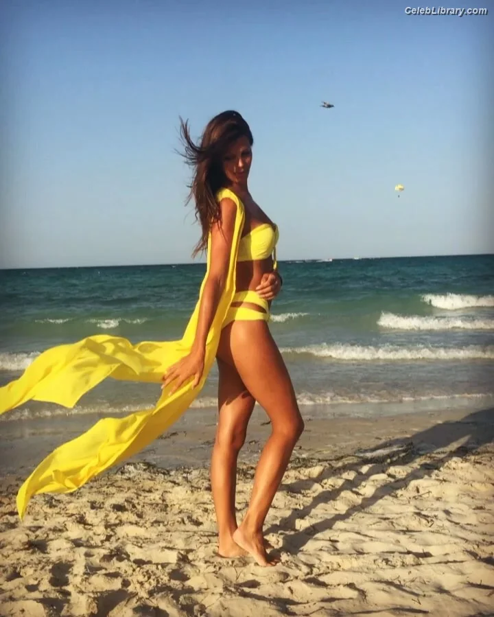 Iris Mittenaere photo 5 of 294