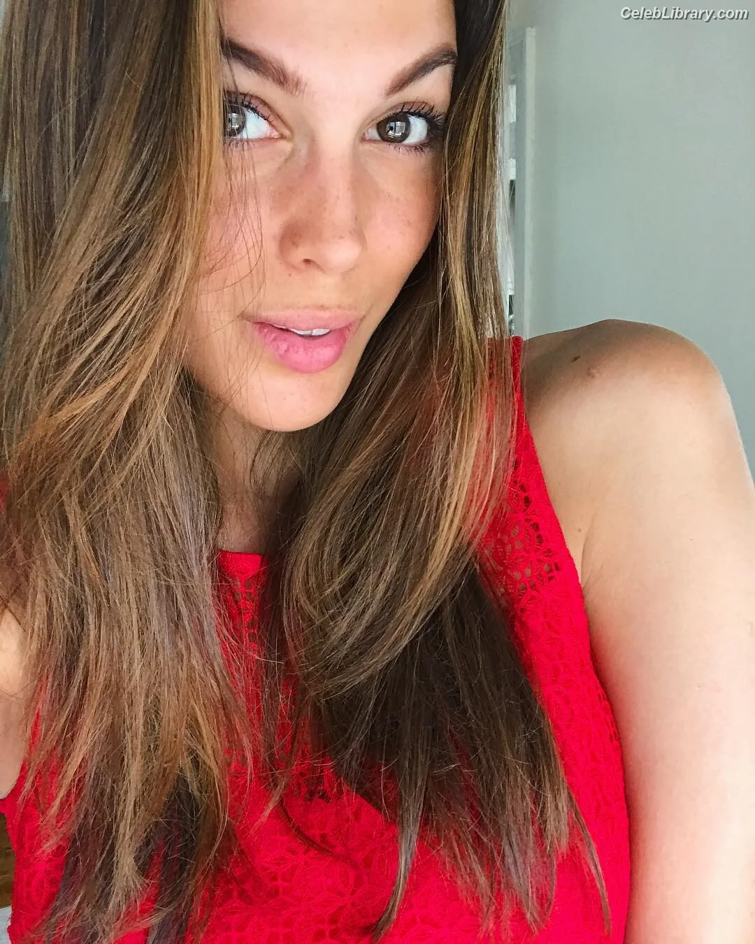 Iris Mittenaere photo 5 of 294