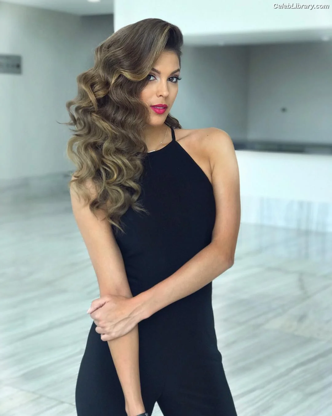 Iris Mittenaere photo 18 of 294