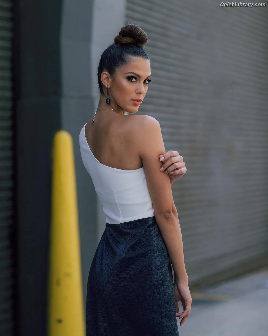 Iris Mittenaere photo 24 of 294