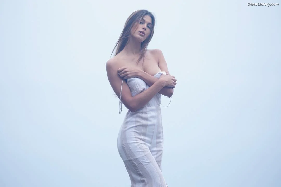 Iris Mittenaere photo 21 of 294