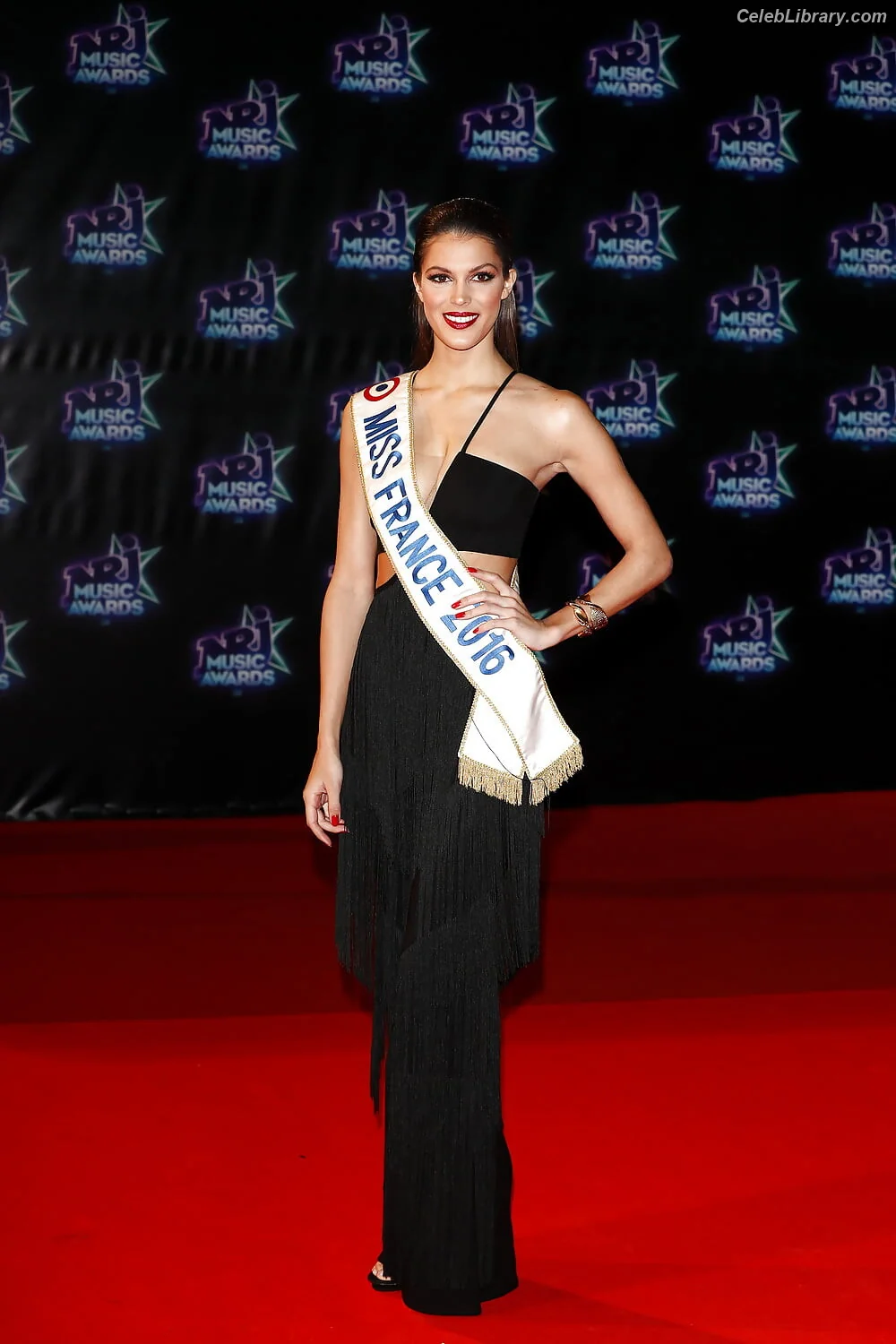 Iris Mittenaere photo 21 of 294
