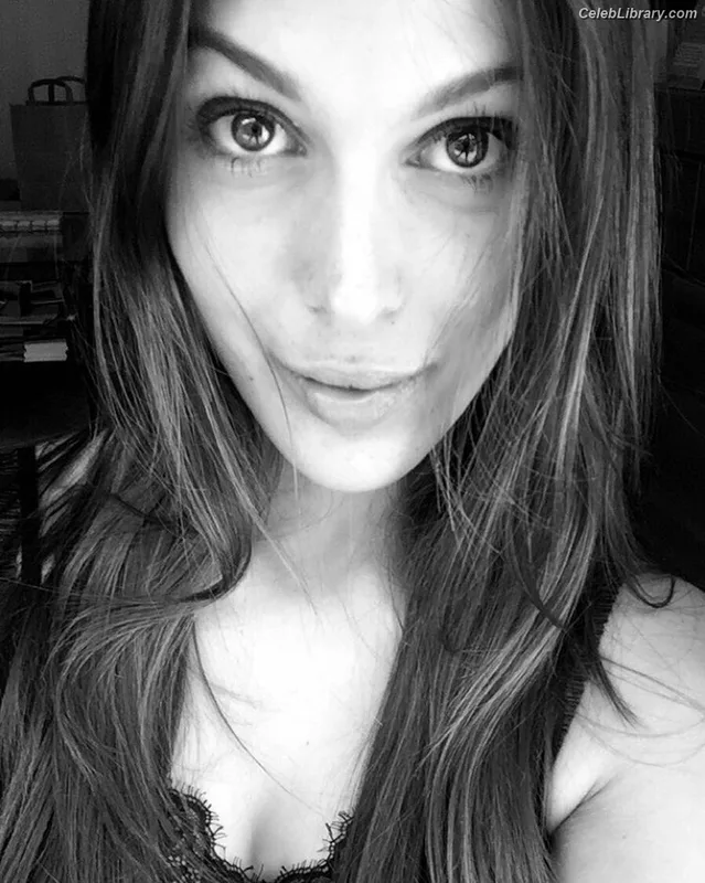 Iris Mittenaere photo 20 of 295