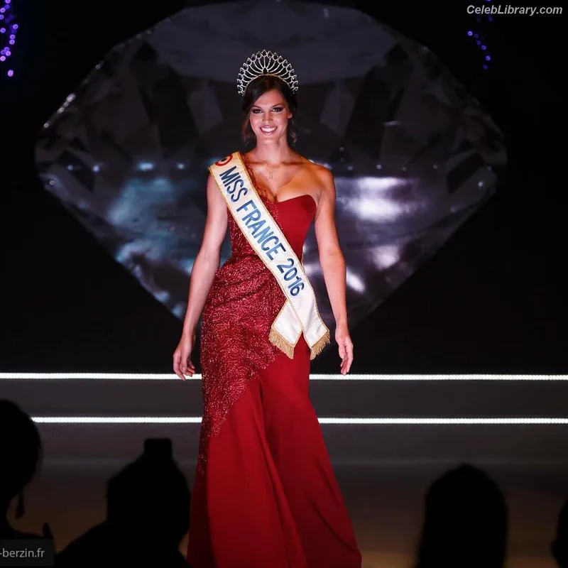 Iris Mittenaere photo 21 of 295