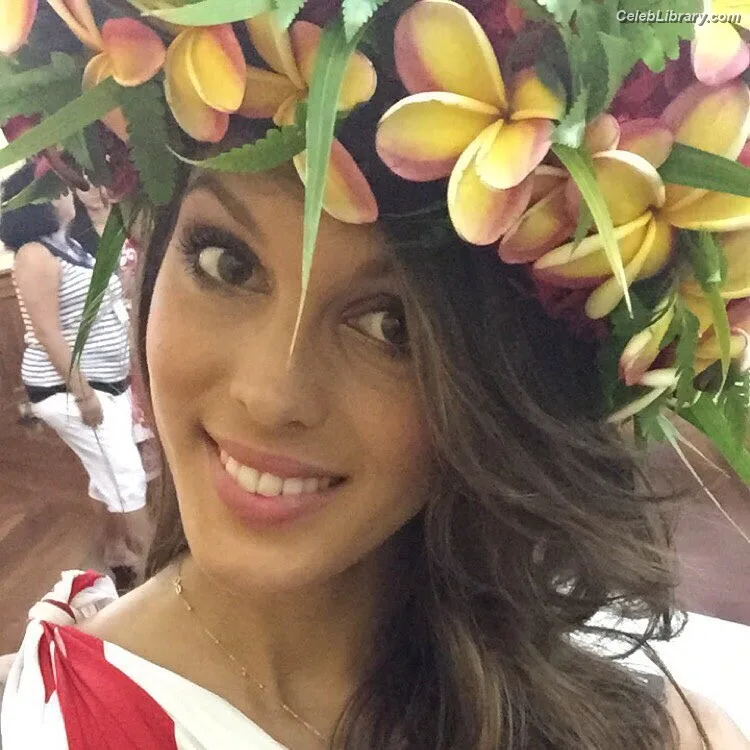 Iris Mittenaere photo 23 of 295