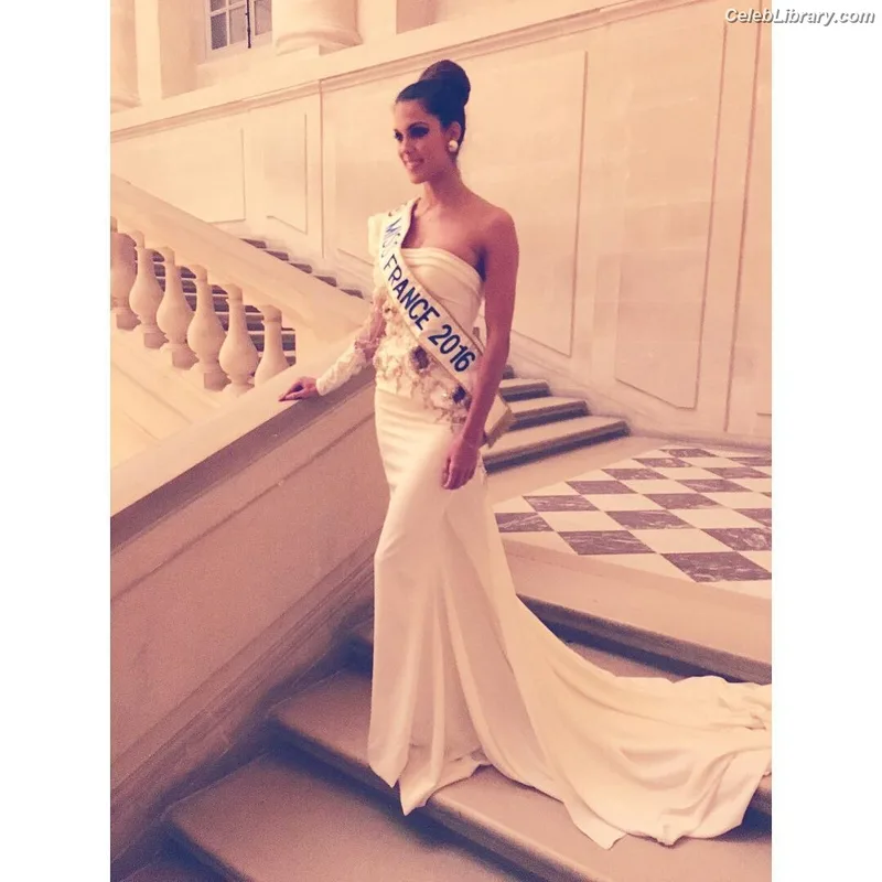 Iris Mittenaere photo 3 of 295