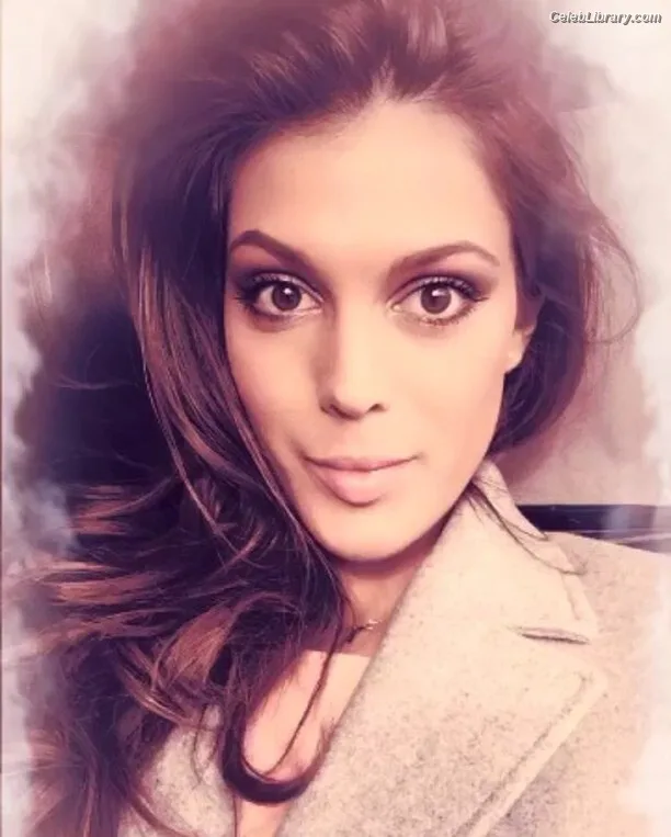 Iris Mittenaere photo 8 of 295