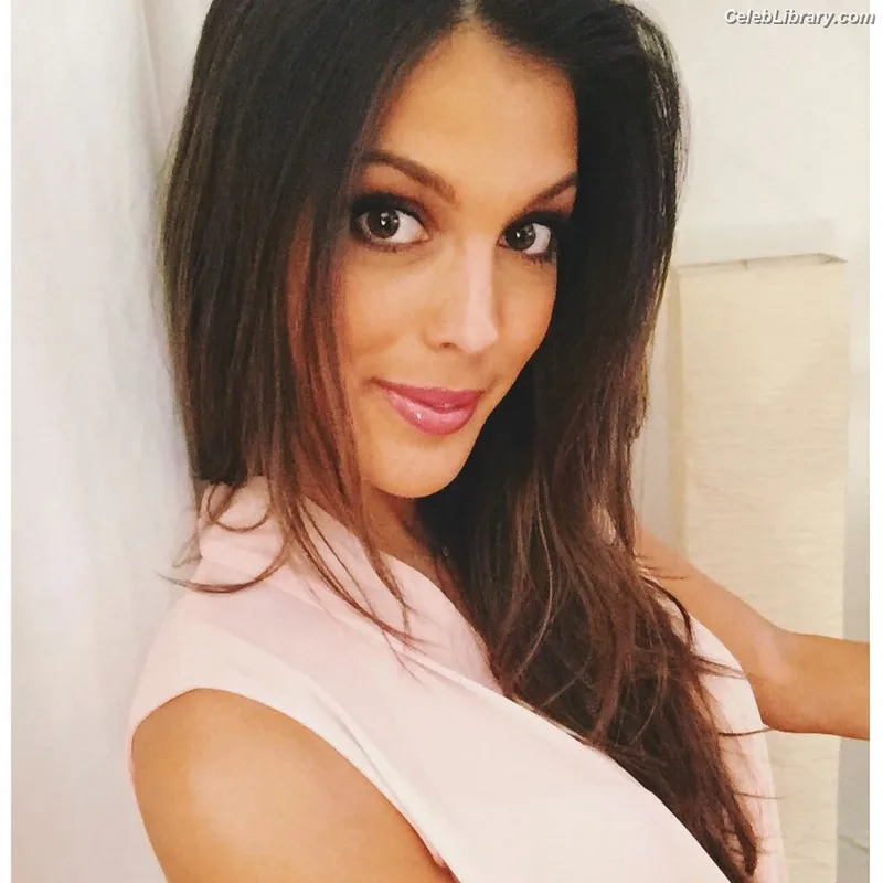 Iris Mittenaere photo 10 of 295