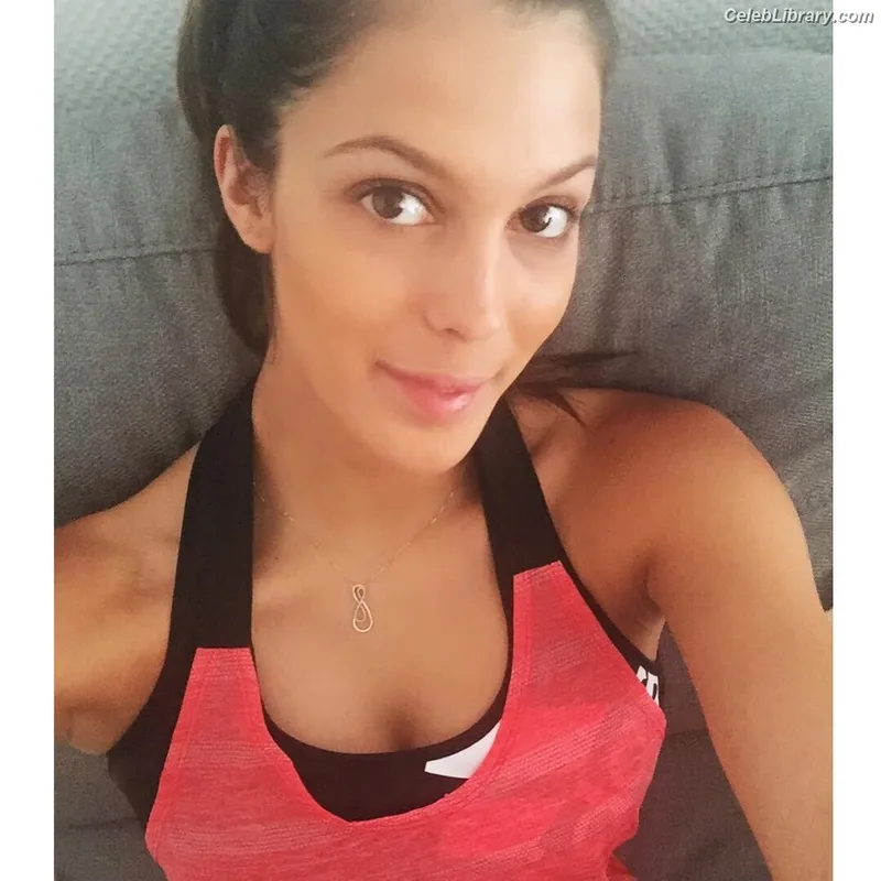 Iris Mittenaere photo 16 of 295