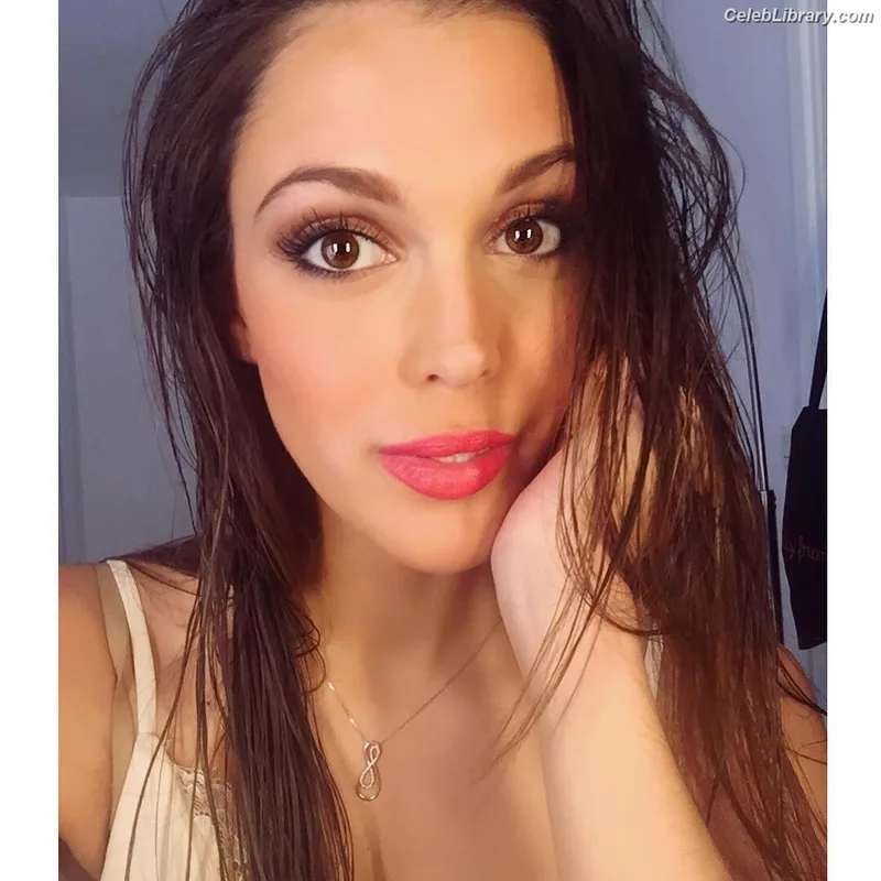 Iris Mittenaere photo 17 of 295
