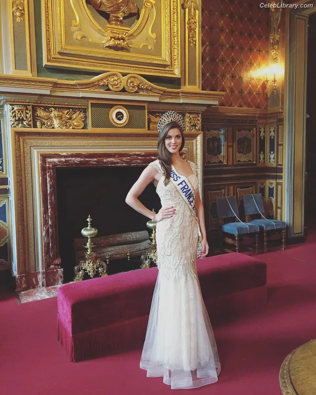 Iris Mittenaere photo 20 of 295