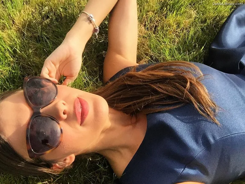 Iris Mittenaere photo 22 of 295