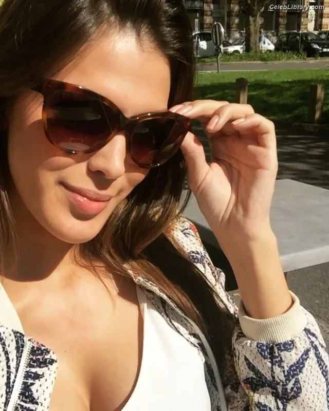 Iris Mittenaere photo 23 of 295