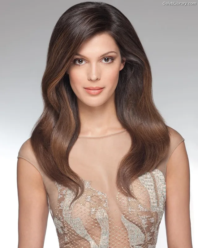Iris Mittenaere photo 16 of 295