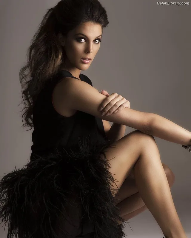 Iris Mittenaere photo 1 of 295