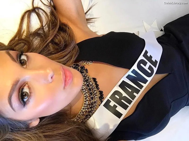 Iris Mittenaere photo 8 of 295