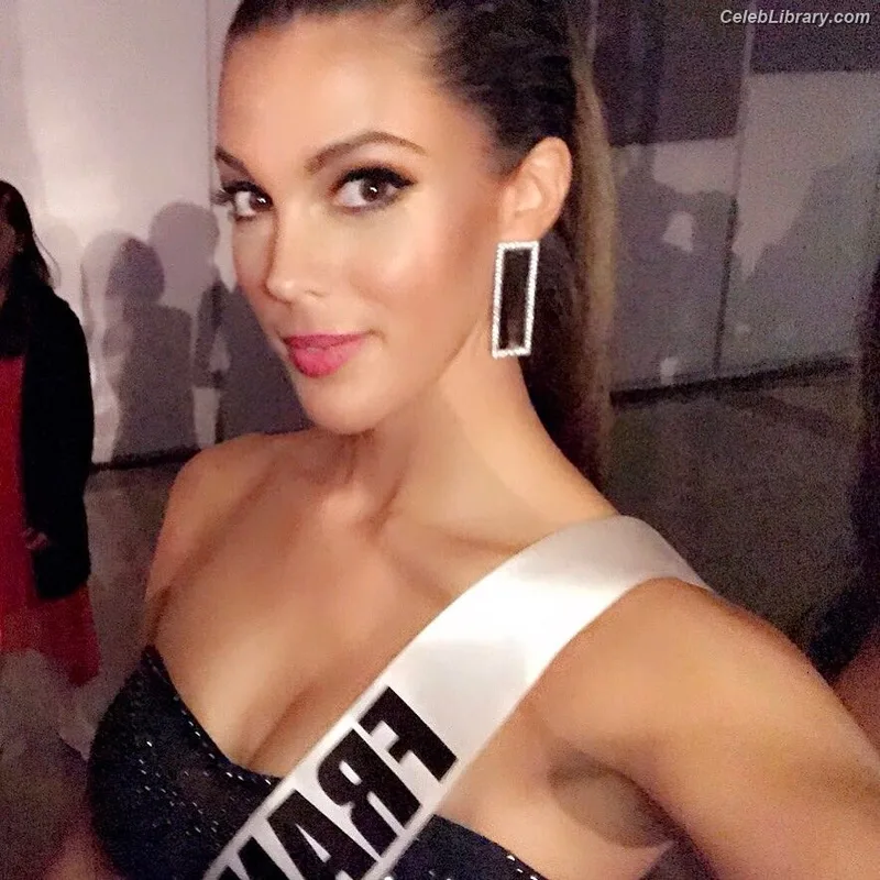 Iris Mittenaere photo 13 of 295