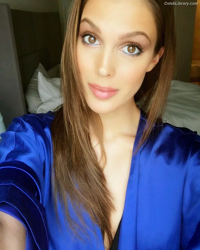 Iris Mittenaere photo 18 of 295